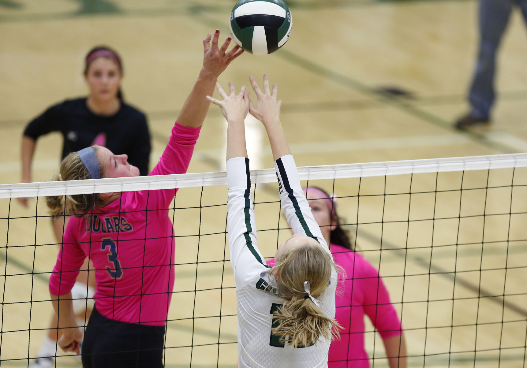101017mp-wat-columbus-vball-2
